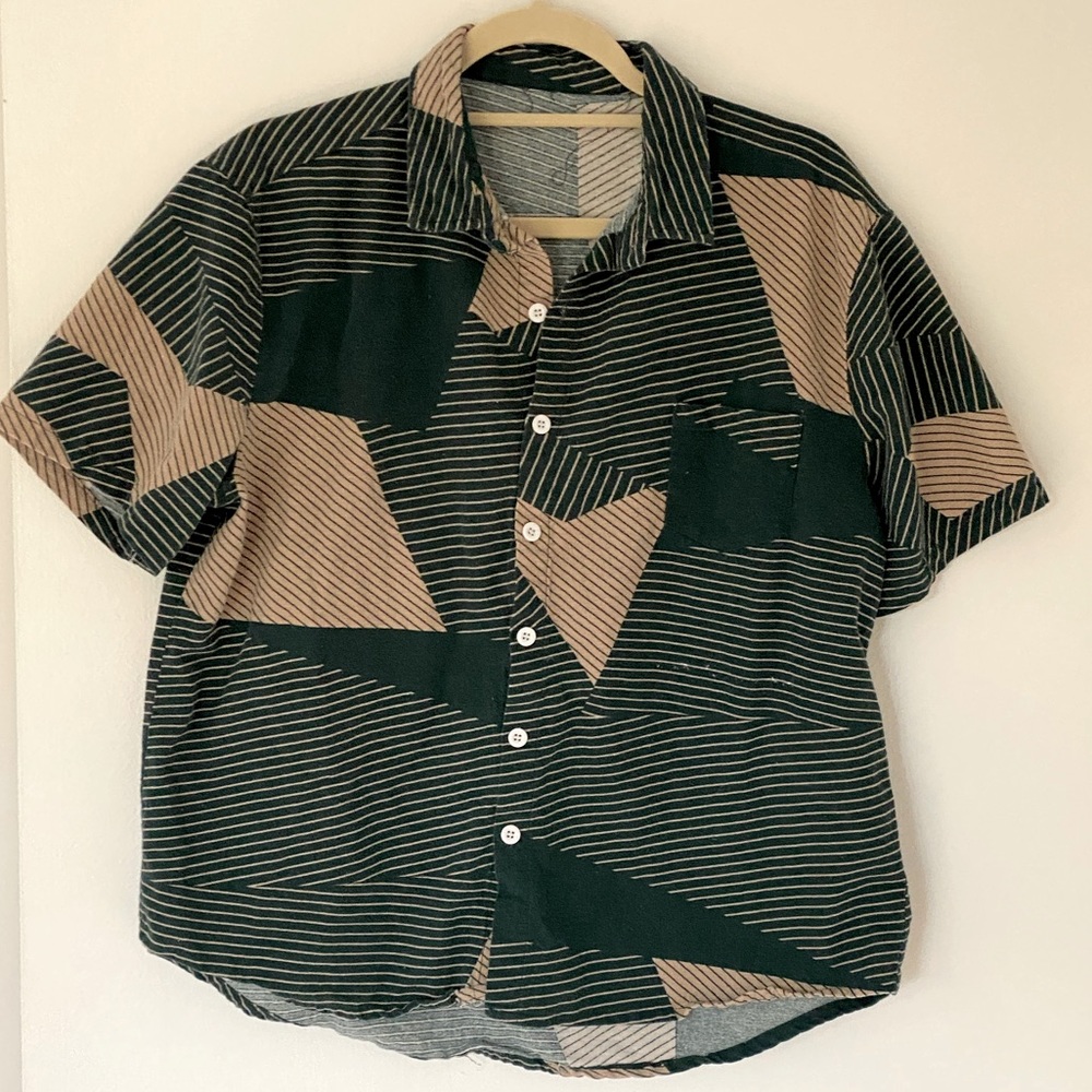 Hunter Green and Tan Geometric short sleeved button down shirt